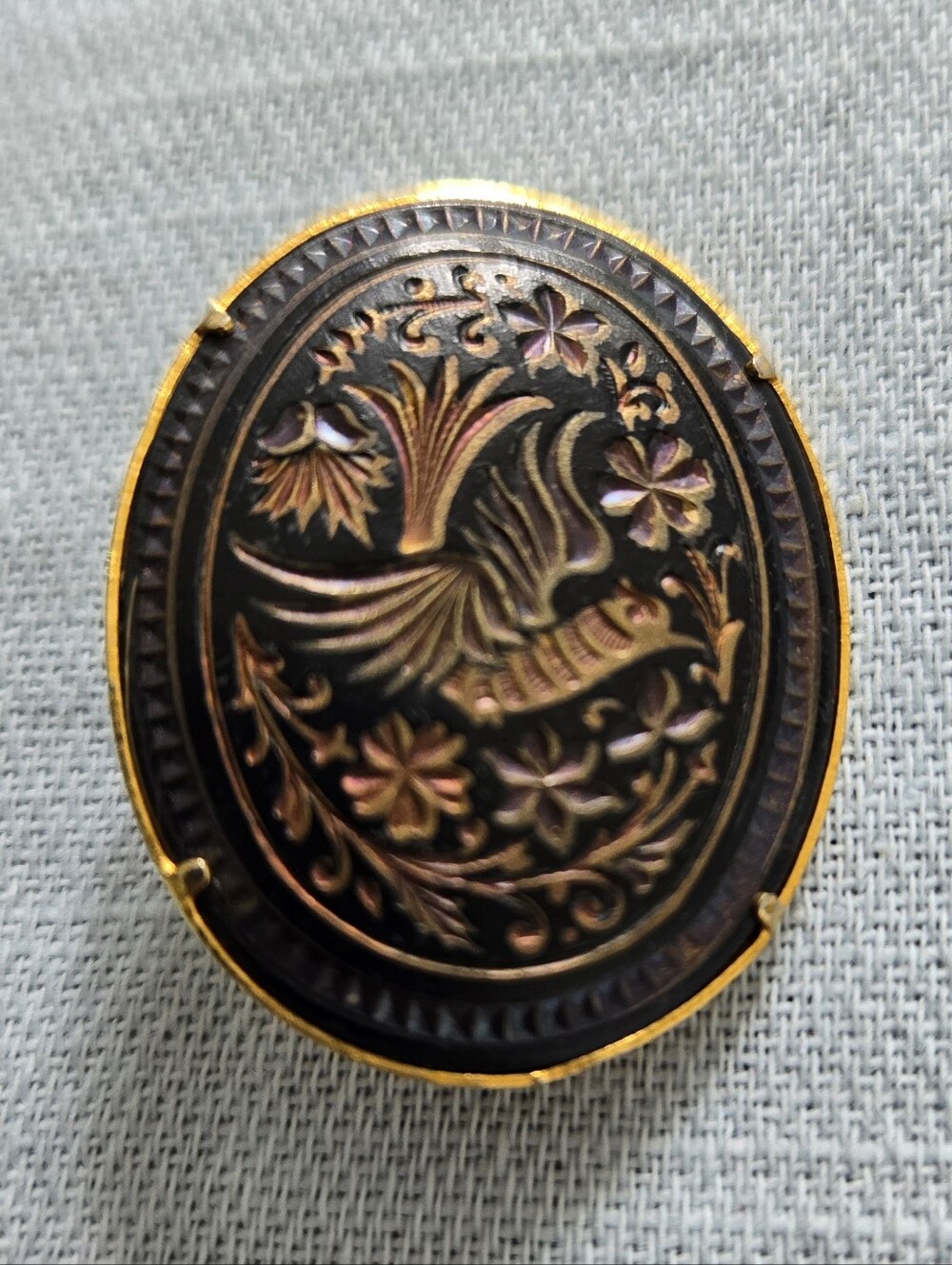 Vintage Oval Bird & Floral Brooch Gold Tone Black Cameo Style Pin